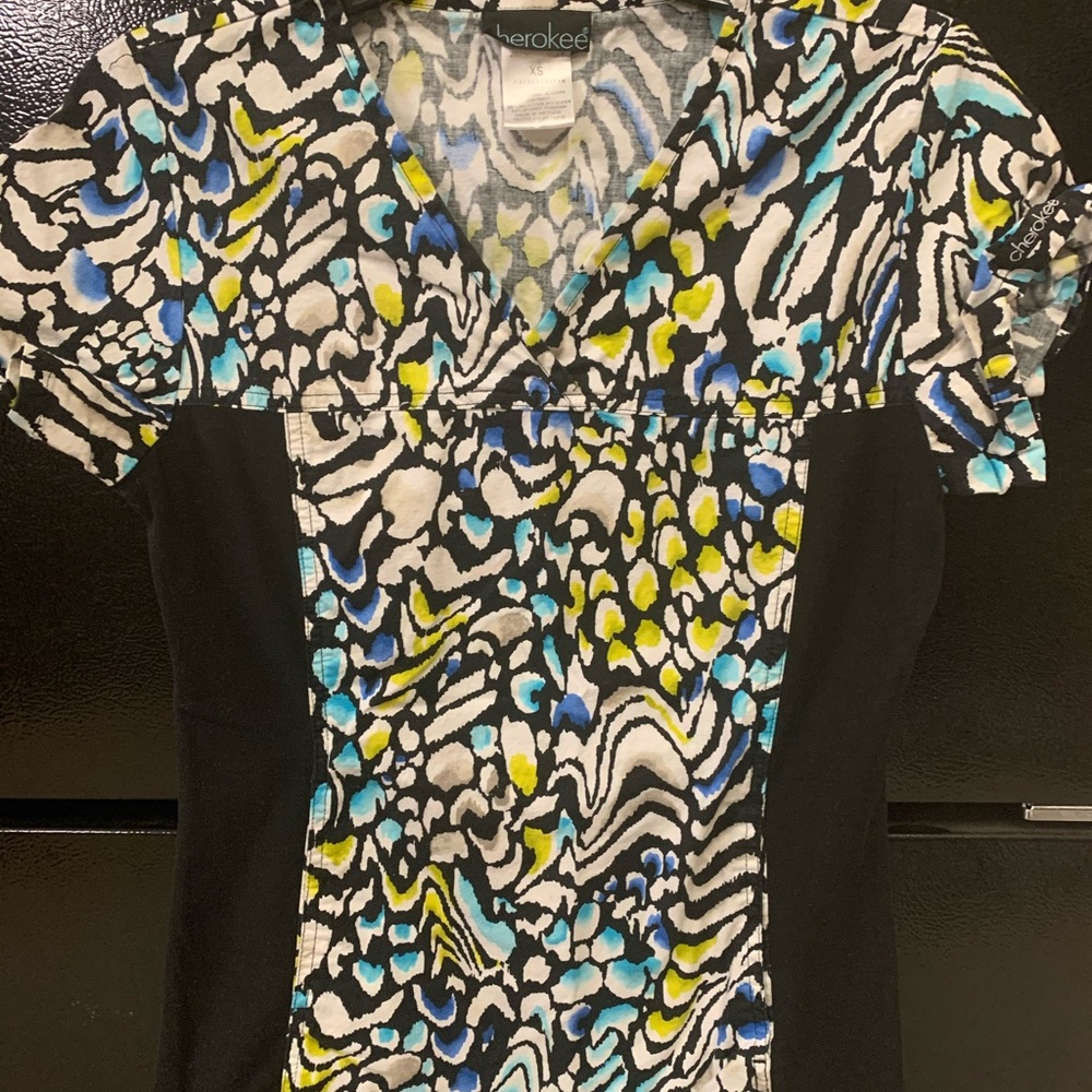 Cherokee scrub top